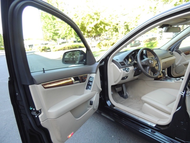 2009 Mercedes-Benz C300 4MATIC Luxury/4WD/Navigation/ 50k miles   - Photo 20 - Portland, OR 97217