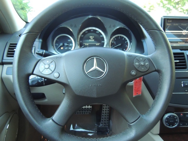 2009 Mercedes-Benz C300 4MATIC Luxury/4WD/Navigation/ 50k miles   - Photo 27 - Portland, OR 97217