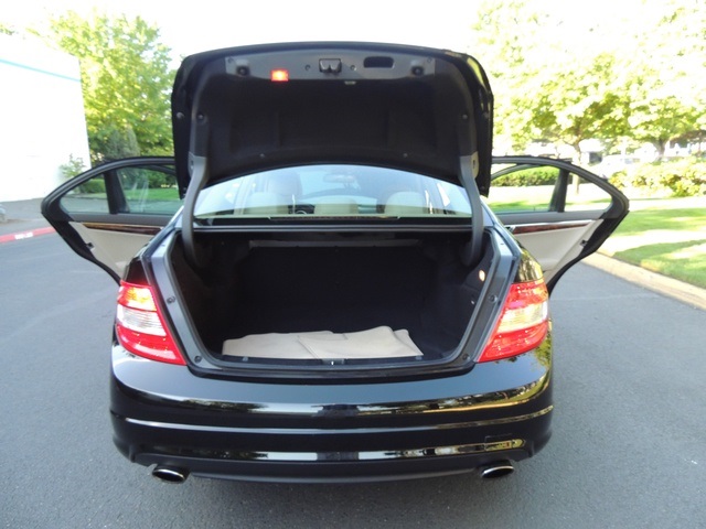 2009 Mercedes-Benz C300 4MATIC Luxury/4WD/Navigation/ 50k miles   - Photo 14 - Portland, OR 97217