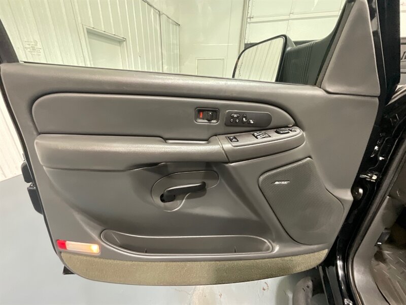 2004 Chevrolet Silverado 2500 LT 4X4 6.0L V8 / Leather Heatd Seats / 1-OWNER /1-OWNER w. ZERO RUST / LONG BED - Photo 34 - Gladstone, OR 97027