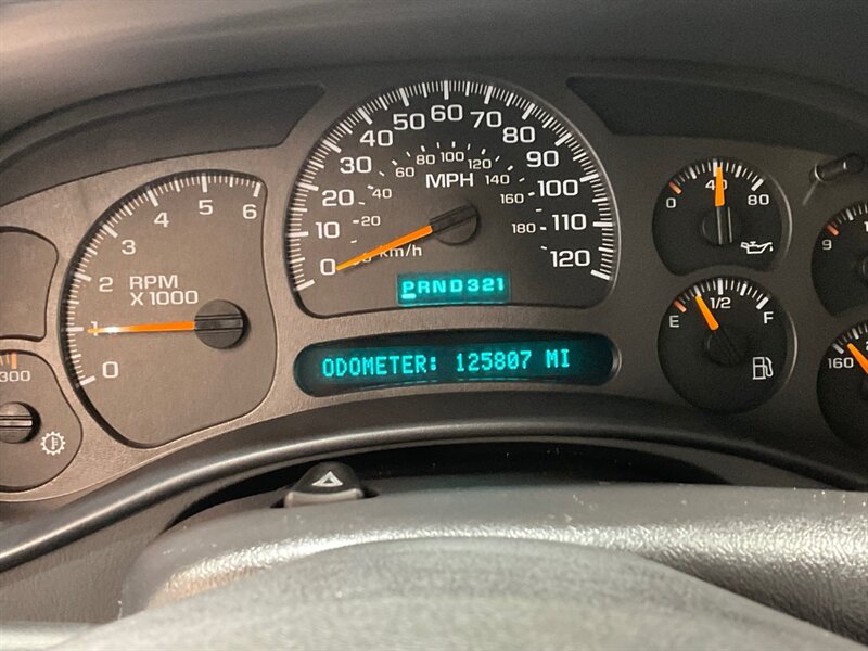 2004 Chevrolet Silverado 2500 LT 4X4 6.0L V8 / Leather Heatd Seats / 1-OWNER /1-OWNER w. ZERO RUST / LONG BED - Photo 51 - Gladstone, OR 97027