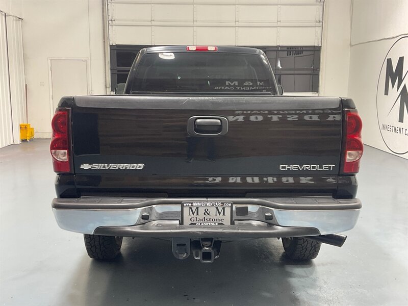 2004 Chevrolet Silverado 2500 LT 4X4 6.0L V8 / Leather Heatd Seats / 1-OWNER /1-OWNER w. ZERO RUST / LONG BED - Photo 6 - Gladstone, OR 97027