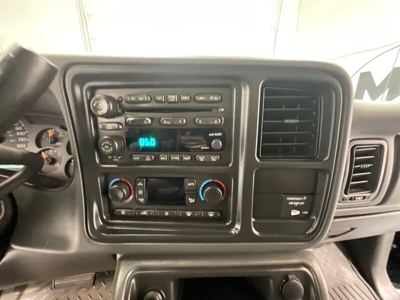 2004 Chevrolet Silverado 2500 LT 4X4 6.0L V8 / Leather Heatd Seats / 1-OWNER /1-OWNER w. ZERO RUST / LONG BED - Photo 19 - Gladstone, OR 97027