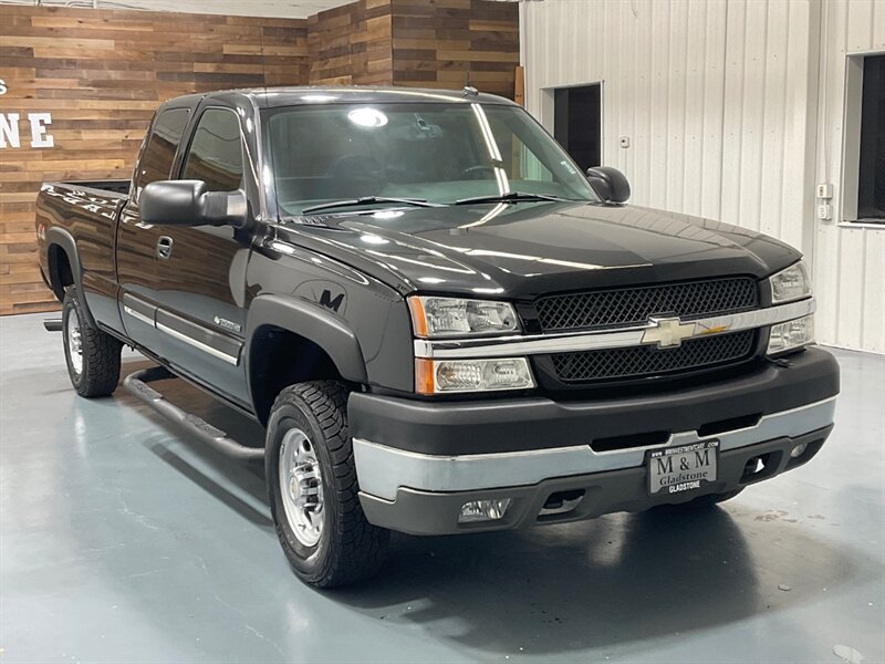 2004 Chevrolet Silverado 2500 LT 4X4 6.0L V8 / Leather Heatd Seats / 1-OWNER /1-OWNER w. ZERO RUST / LONG BED - Photo 2 - Gladstone, OR 97027