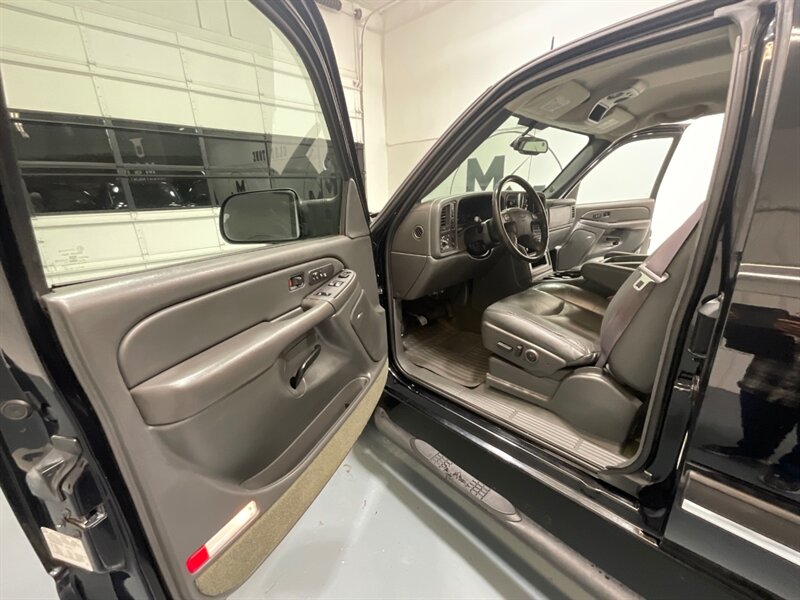 2004 Chevrolet Silverado 2500 LT 4X4 6.0L V8 / Leather Heatd Seats / 1-OWNER /1-OWNER w. ZERO RUST / LONG BED - Photo 33 - Gladstone, OR 97027