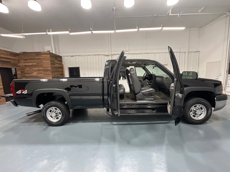 2004 Chevrolet Silverado 2500 LT 4X4 6.0L V8 / Leather Heatd Seats / 1-OWNER /1-OWNER w. ZERO RUST / LONG BED - Photo 13 - Gladstone, OR 97027