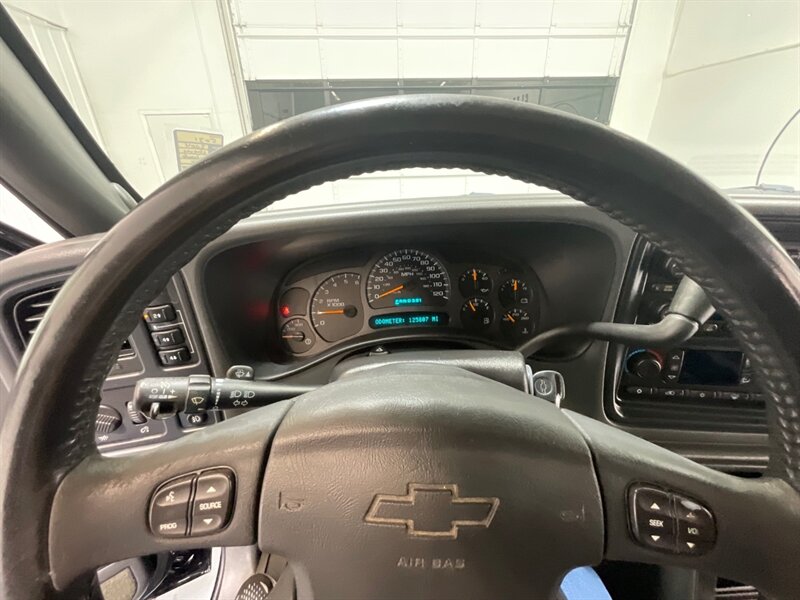 2004 Chevrolet Silverado 2500 LT 4X4 6.0L V8 / Leather Heatd Seats / 1-OWNER /1-OWNER w. ZERO RUST / LONG BED - Photo 43 - Gladstone, OR 97027
