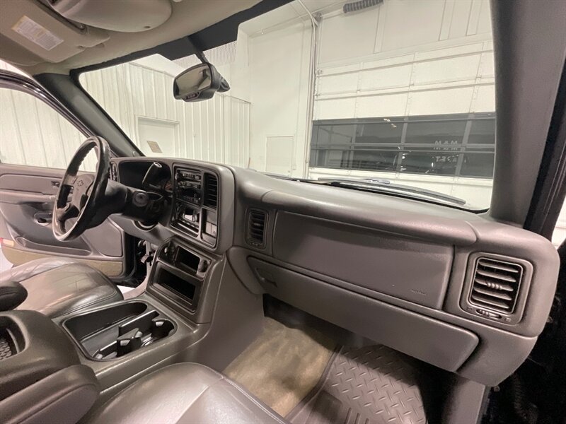 2004 Chevrolet Silverado 2500 LT 4X4 6.0L V8 / Leather Heatd Seats / 1-OWNER /1-OWNER w. ZERO RUST / LONG BED - Photo 37 - Gladstone, OR 97027