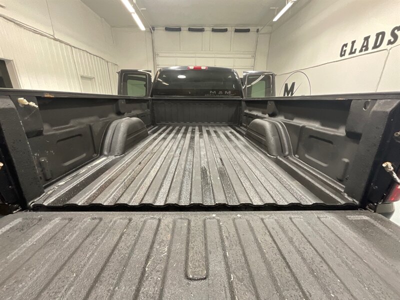 2004 Chevrolet Silverado 2500 LT 4X4 6.0L V8 / Leather Heatd Seats / 1-OWNER /1-OWNER w. ZERO RUST / LONG BED - Photo 10 - Gladstone, OR 97027