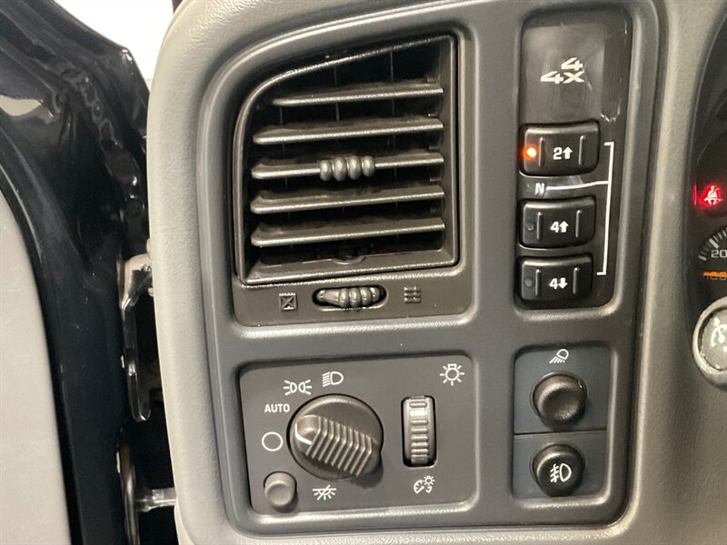2004 Chevrolet Silverado 2500 LT 4X4 6.0L V8 / Leather Heatd Seats / 1-OWNER /1-OWNER w. ZERO RUST / LONG BED - Photo 20 - Gladstone, OR 97027