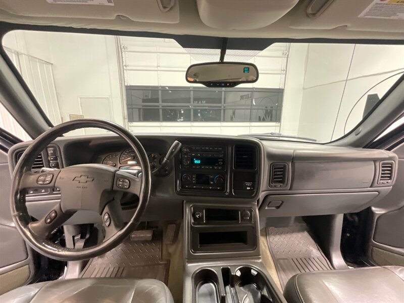 2004 Chevrolet Silverado 2500 LT 4X4 6.0L V8 / Leather Heatd Seats / 1-OWNER /1-OWNER w. ZERO RUST / LONG BED - Photo 41 - Gladstone, OR 97027
