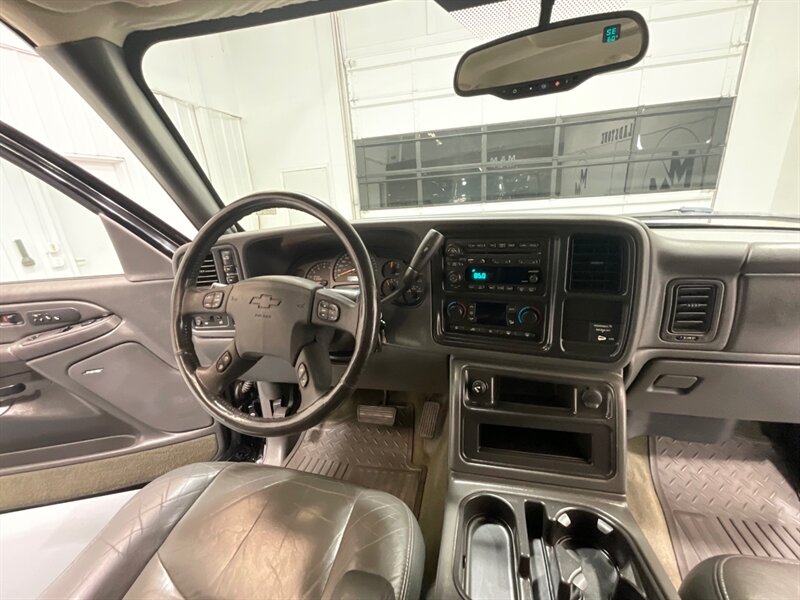 2004 Chevrolet Silverado 2500 LT 4X4 6.0L V8 / Leather Heatd Seats / 1-OWNER /1-OWNER w. ZERO RUST / LONG BED - Photo 18 - Gladstone, OR 97027