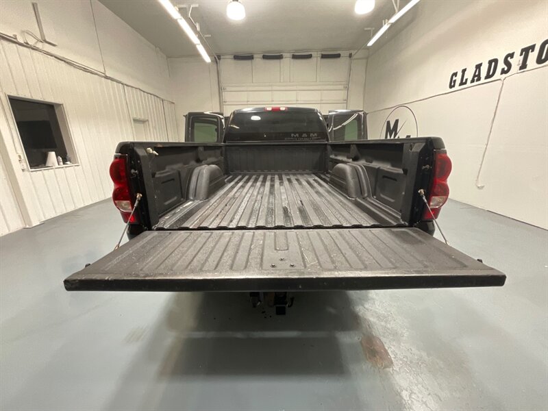 2004 Chevrolet Silverado 2500 LT 4X4 6.0L V8 / Leather Heatd Seats / 1-OWNER /1-OWNER w. ZERO RUST / LONG BED - Photo 11 - Gladstone, OR 97027