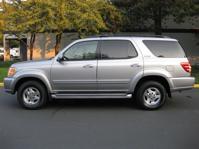 2003 Toyota Sequoia SR5/ 3rd Seat/Leather/ Moonroof   - Photo 2 - Portland, OR 97217