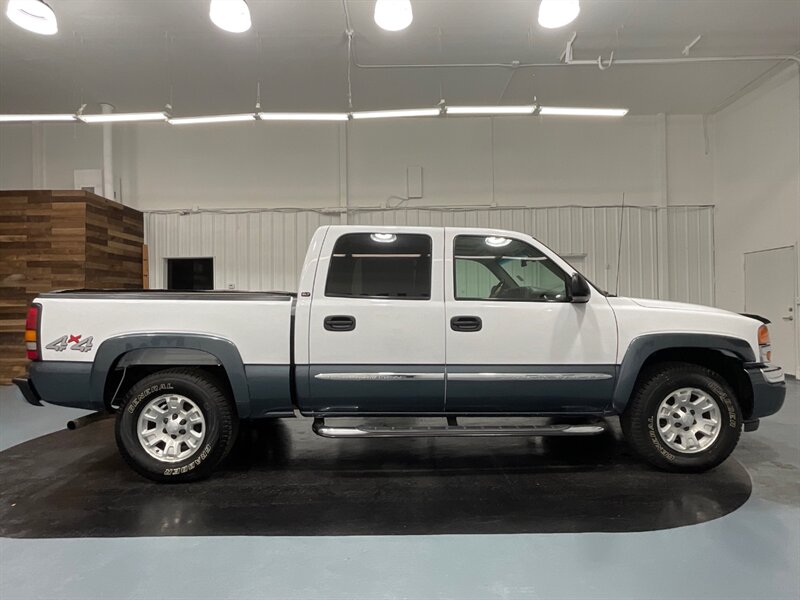 2006 GMC Sierra 1500 SLT Crew Cab 4X4 / 5.3L V8 / LOADED / RUST FREE  / LOCAL TRUCK - Photo 4 - Gladstone, OR 97027