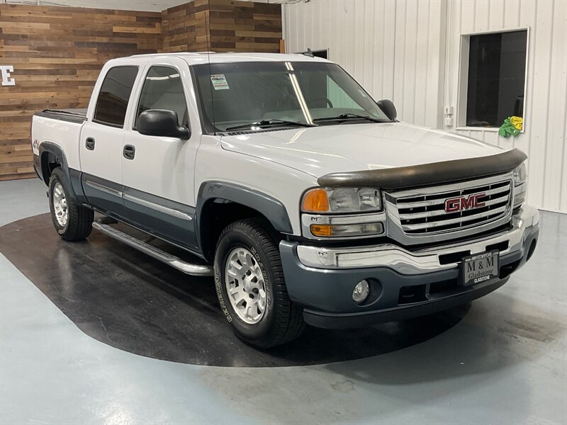 2006 GMC Sierra 1500 SLT Crew Cab 4X4 / 5.3L V8 / LOADED / RUST FREE  / LOCAL TRUCK - Photo 2 - Gladstone, OR 97027