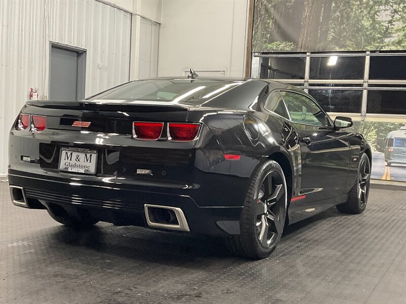 2011 Chevrolet Camaro SS Coupe / 6-SPEED M   - Photo 7 - Gladstone, OR 97027