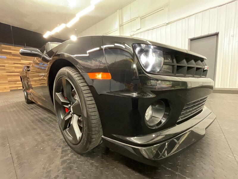 2011 Chevrolet Camaro SS Coupe / 6-SPEED M   - Photo 10 - Gladstone, OR 97027