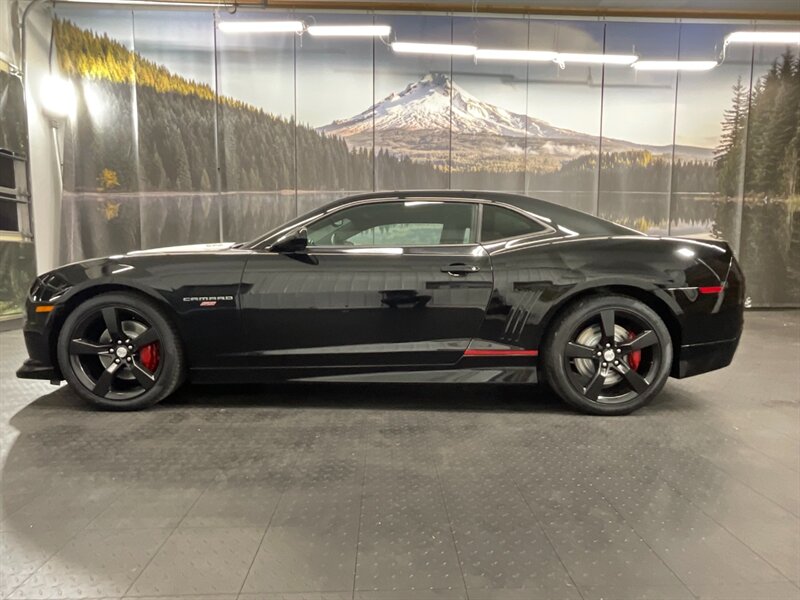 2011 Chevrolet Camaro SS Coupe / 6-SPEED M   - Photo 3 - Gladstone, OR 97027