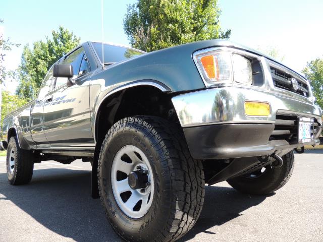 1993 Toyota Pickup Deluxe V6 2dr Deluxe V6 / 4X4 / 5-SPEED / 1-OWNER   - Photo 10 - Portland, OR 97217