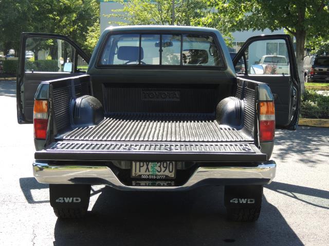 1993 Toyota Pickup Deluxe V6 2dr Deluxe V6 / 4X4 / 5-SPEED / 1-OWNER   - Photo 20 - Portland, OR 97217