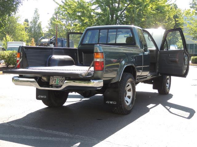 1993 Toyota Pickup Deluxe V6 2dr Deluxe V6 / 4X4 / 5-SPEED / 1-OWNER   - Photo 27 - Portland, OR 97217