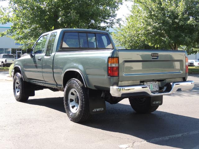 1993 Toyota Pickup Deluxe V6 2dr Deluxe V6 / 4X4 / 5-SPEED / 1-OWNER   - Photo 7 - Portland, OR 97217