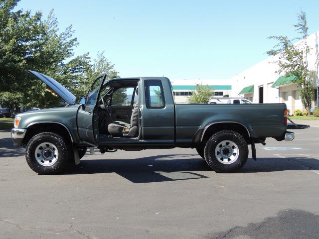 1993 Toyota Pickup Deluxe V6 2dr Deluxe V6 / 4X4 / 5-SPEED / 1-OWNER   - Photo 23 - Portland, OR 97217