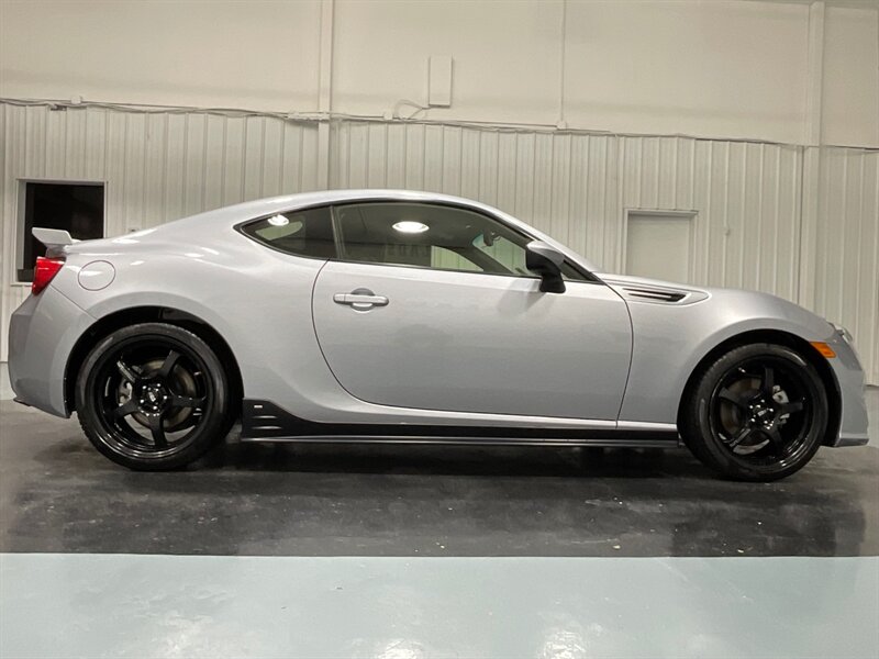 2017 Subaru BRZ Limited Coupe / Backup Camera / 31,000 MILES  / LOCAL CAR - Photo 4 - Gladstone, OR 97027