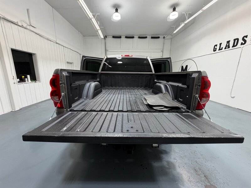 2007 Chevrolet Silverado 2500 LT 2500HD Classic 4X4 6.6L DIESEL LBZ MOTOR / Leather Seats / Rear Airbags / ZERO RUST - Photo 11 - Gladstone, OR 97027