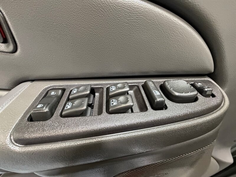 2007 Chevrolet Silverado 2500 LT 2500HD Classic 4X4 6.6L DIESEL LBZ MOTOR / Leather Seats / Rear Airbags / ZERO RUST - Photo 34 - Gladstone, OR 97027
