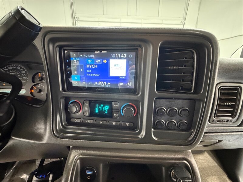 2007 Chevrolet Silverado 2500 LT 2500HD Classic 4X4 6.6L DIESEL LBZ MOTOR / Leather Seats / Rear Airbags / ZERO RUST - Photo 18 - Gladstone, OR 97027