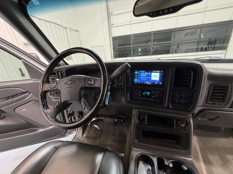 2007 Chevrolet Silverado 2500 LT 2500HD Classic 4X4 6.6L DIESEL LBZ MOTOR / Leather Seats / Rear Airbags / ZERO RUST - Photo 17 - Gladstone, OR 97027