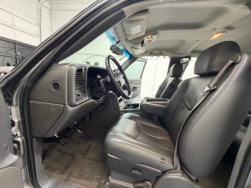 2007 Chevrolet Silverado 2500 LT 2500HD Classic 4X4 6.6L DIESEL LBZ MOTOR / Leather Seats / Rear Airbags / ZERO RUST - Photo 12 - Gladstone, OR 97027