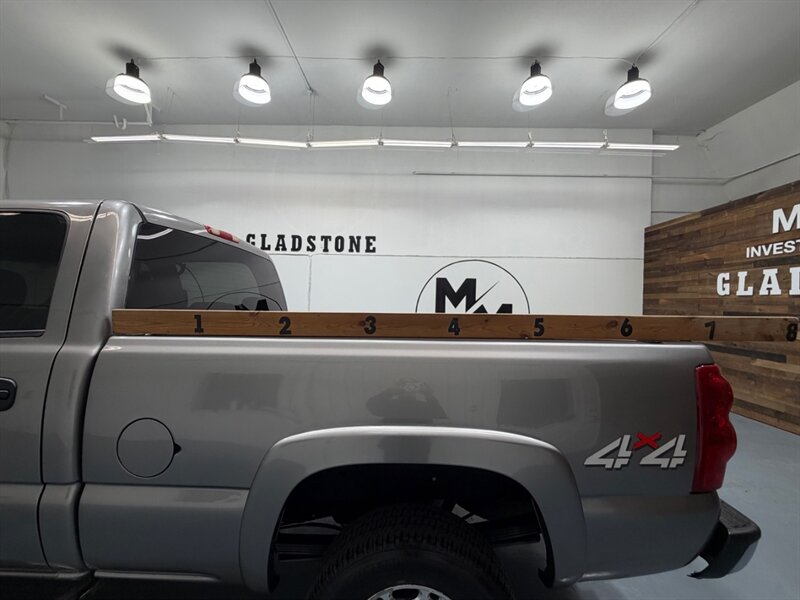 2007 Chevrolet Silverado 2500 LT 2500HD Classic 4X4 6.6L DIESEL LBZ MOTOR / Leather Seats / Rear Airbags / ZERO RUST - Photo 9 - Gladstone, OR 97027