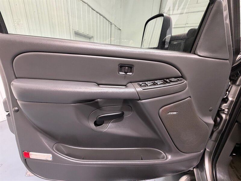 2007 Chevrolet Silverado 2500 LT 2500HD Classic 4X4 6.6L DIESEL LBZ MOTOR / Leather Seats / Rear Airbags / ZERO RUST - Photo 32 - Gladstone, OR 97027
