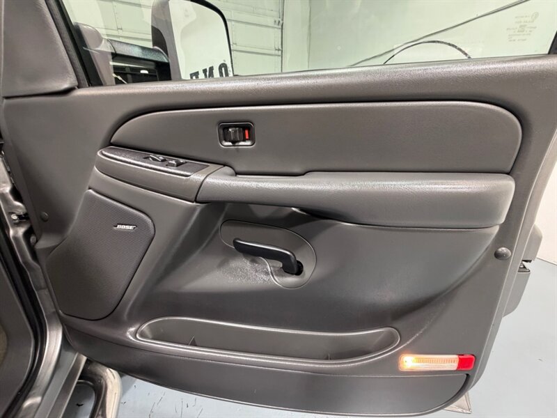 2007 Chevrolet Silverado 2500 LT 2500HD Classic 4X4 6.6L DIESEL LBZ MOTOR / Leather Seats / Rear Airbags / ZERO RUST - Photo 33 - Gladstone, OR 97027
