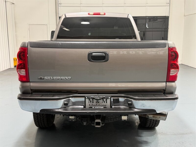 2007 Chevrolet Silverado 2500 LT 2500HD Classic 4X4 6.6L DIESEL LBZ MOTOR / Leather Seats / Rear Airbags / ZERO RUST - Photo 6 - Gladstone, OR 97027