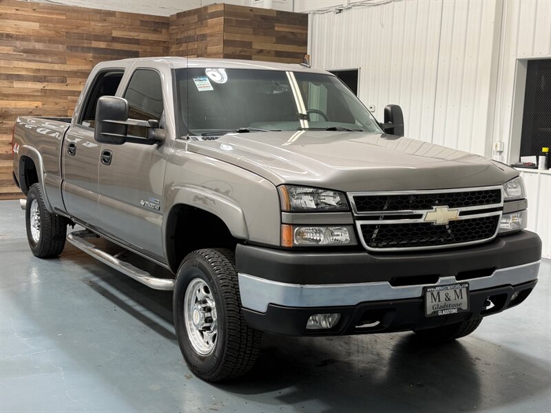2007 Chevrolet Silverado 2500 LT 2500HD Classic 4X4 6.6L DIESEL LBZ MOTOR / Leather Seats / Rear Airbags / ZERO RUST - Photo 2 - Gladstone, OR 97027