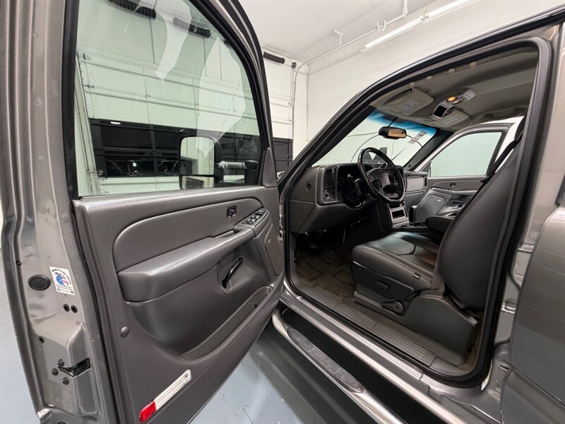 2007 Chevrolet Silverado 2500 LT 2500HD Classic 4X4 6.6L DIESEL LBZ MOTOR / Leather Seats / Rear Airbags / ZERO RUST - Photo 31 - Gladstone, OR 97027