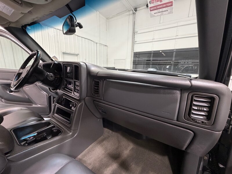 2007 Chevrolet Silverado 2500 LT 2500HD Classic 4X4 6.6L DIESEL LBZ MOTOR / Leather Seats / Rear Airbags / ZERO RUST - Photo 37 - Gladstone, OR 97027