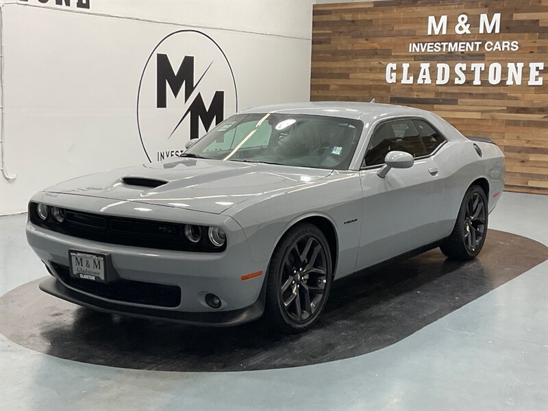 2022 Dodge Challenger R/T Coupe / PLUS PKG / 5.7L V8 HEMI / 18K MILES  /Black Top Pkg - Photo 1 - Gladstone, OR 97027