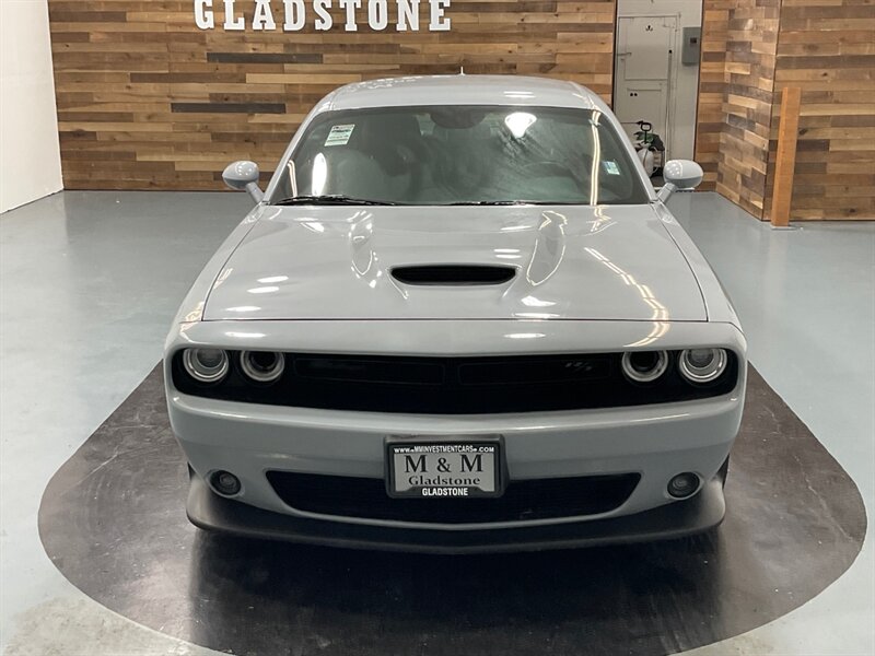 2022 Dodge Challenger R/T Coupe / PLUS PKG / 5.7L V8 HEMI / 18K MILES  /Black Top Pkg - Photo 6 - Gladstone, OR 97027