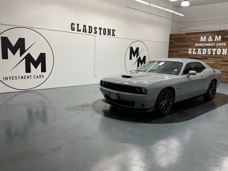 2022 Dodge Challenger R/T Coupe / PLUS PKG / 5.7L V8 HEMI / 18K MILES  /Black Top Pkg - Photo 5 - Gladstone, OR 97027