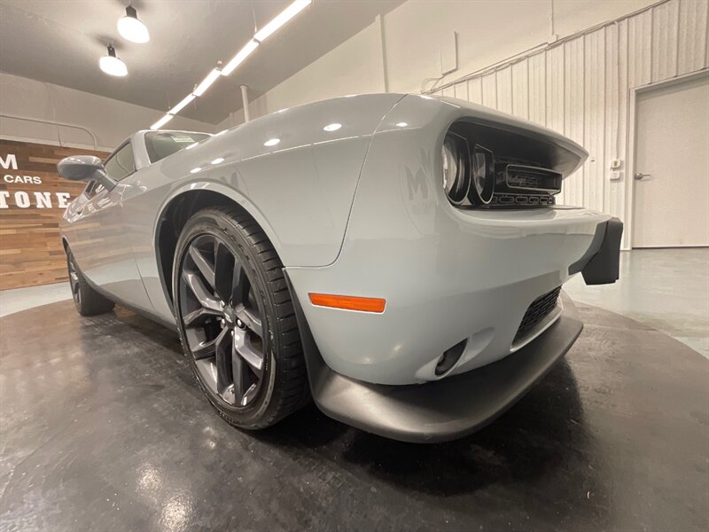 2022 Dodge Challenger R/T Coupe / PLUS PKG / 5.7L V8 HEMI / 18K MILES  /Black Top Pkg - Photo 31 - Gladstone, OR 97027