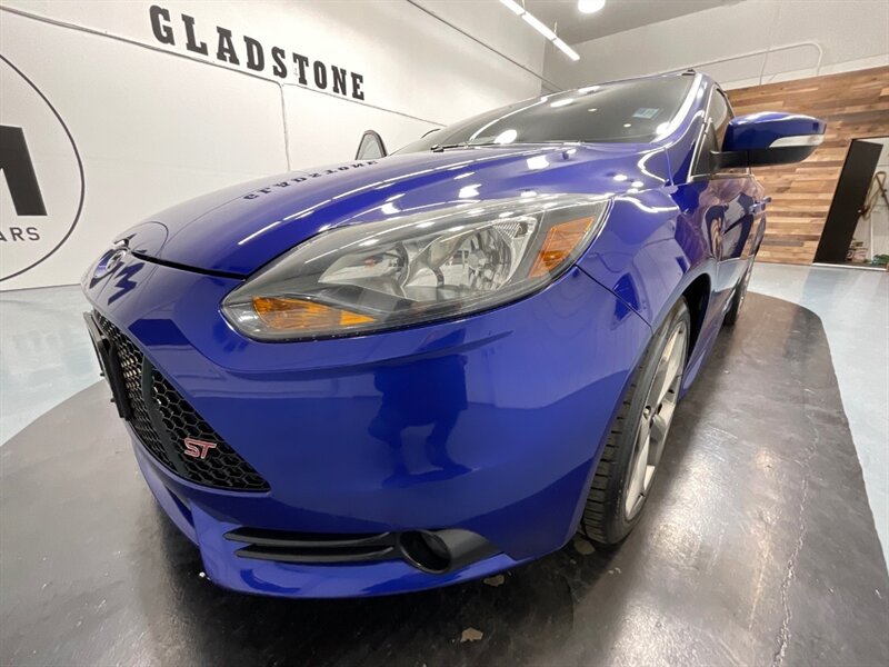 2014 Ford Focus ST Hatch Back / 2.0L 4Cyl ECOBOOST / 1-OWNER  / 6-SPEED MANUAL - Photo 44 - Gladstone, OR 97027