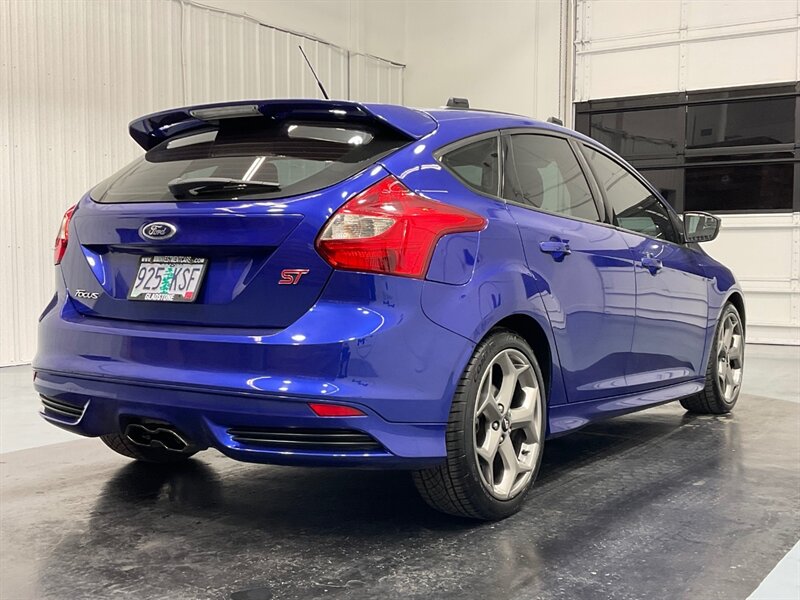 2014 Ford Focus ST Hatch Back / 2.0L 4Cyl ECOBOOST / 1-OWNER  / 6-SPEED MANUAL - Photo 8 - Gladstone, OR 97027