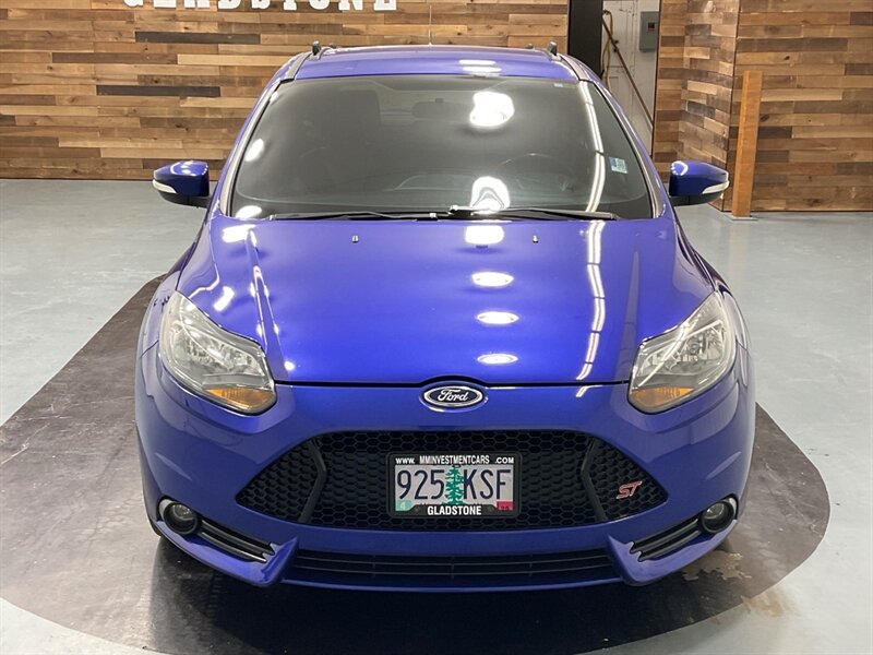 2014 Ford Focus ST Hatch Back / 2.0L 4Cyl ECOBOOST / 1-OWNER  / 6-SPEED MANUAL - Photo 5 - Gladstone, OR 97027