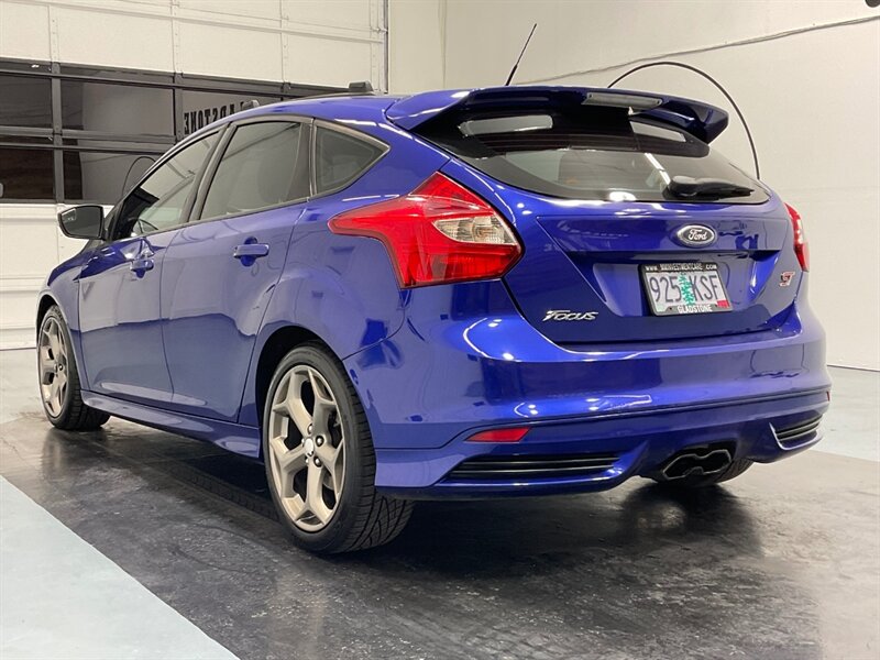 2014 Ford Focus ST Hatch Back / 2.0L 4Cyl ECOBOOST / 1-OWNER  / 6-SPEED MANUAL - Photo 7 - Gladstone, OR 97027