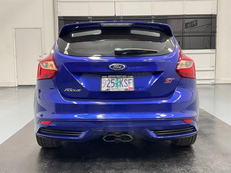 2014 Ford Focus ST Hatch Back / 2.0L 4Cyl ECOBOOST / 1-OWNER  / 6-SPEED MANUAL - Photo 6 - Gladstone, OR 97027